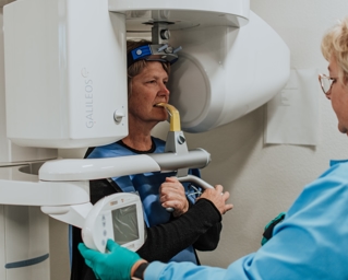 Our hygienist Leslie taking a CBCT scan Photo